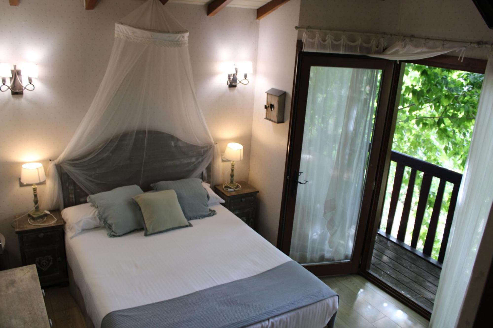 Hotel Jakue Puente La Reina Bagian luar foto