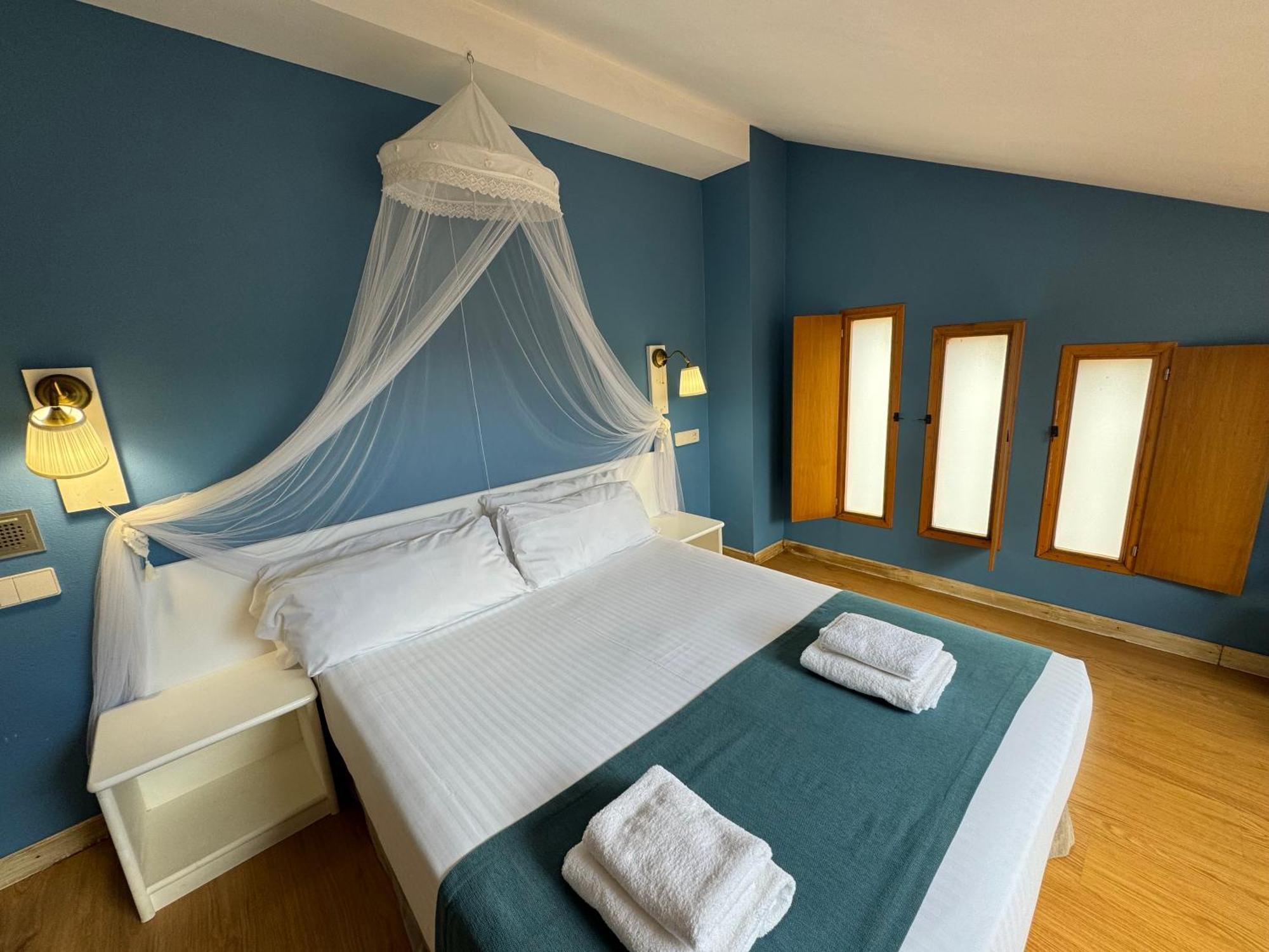 Hotel Jakue Puente La Reina Bagian luar foto