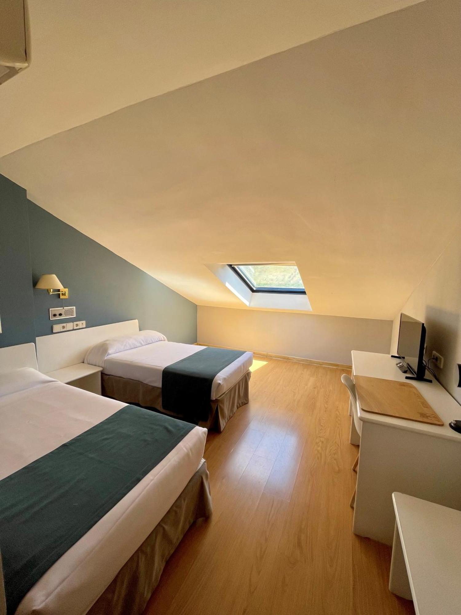 Hotel Jakue Puente La Reina Bagian luar foto