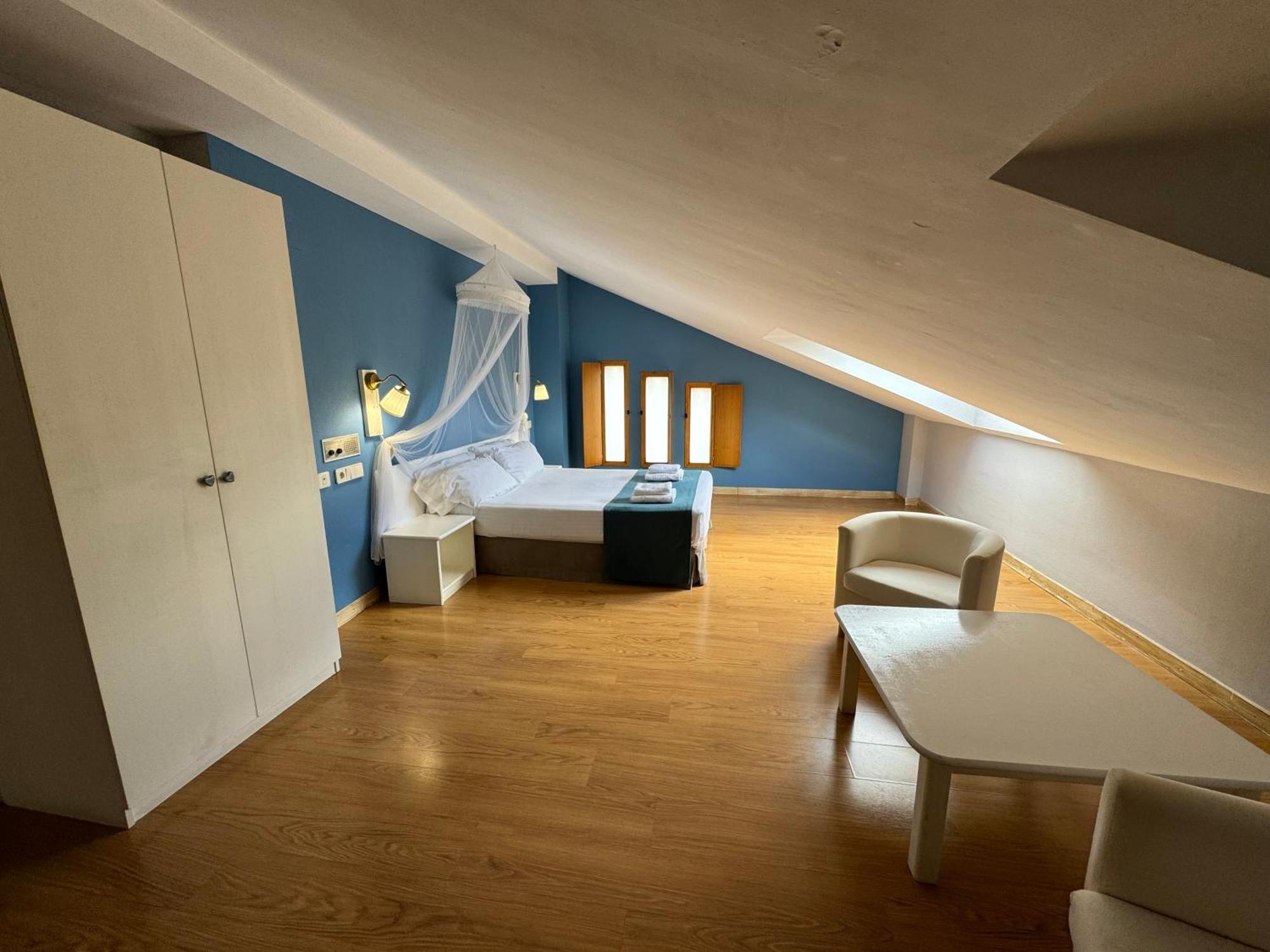 Hotel Jakue Puente La Reina Bagian luar foto