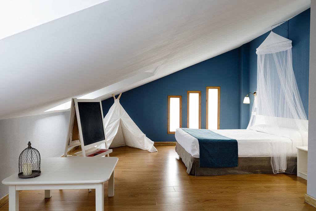 Hotel Jakue Puente La Reina Bagian luar foto